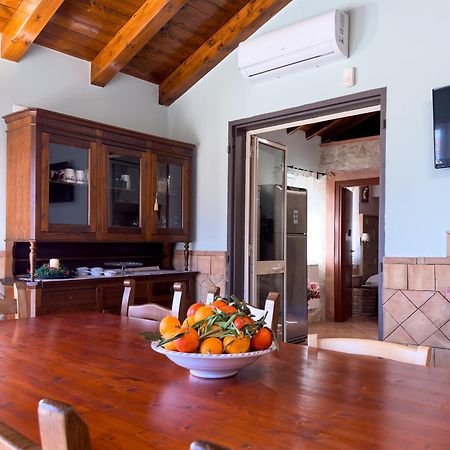מסקלי Villa Del Gelso Chalet Nel Parco Delletna מראה חיצוני תמונה