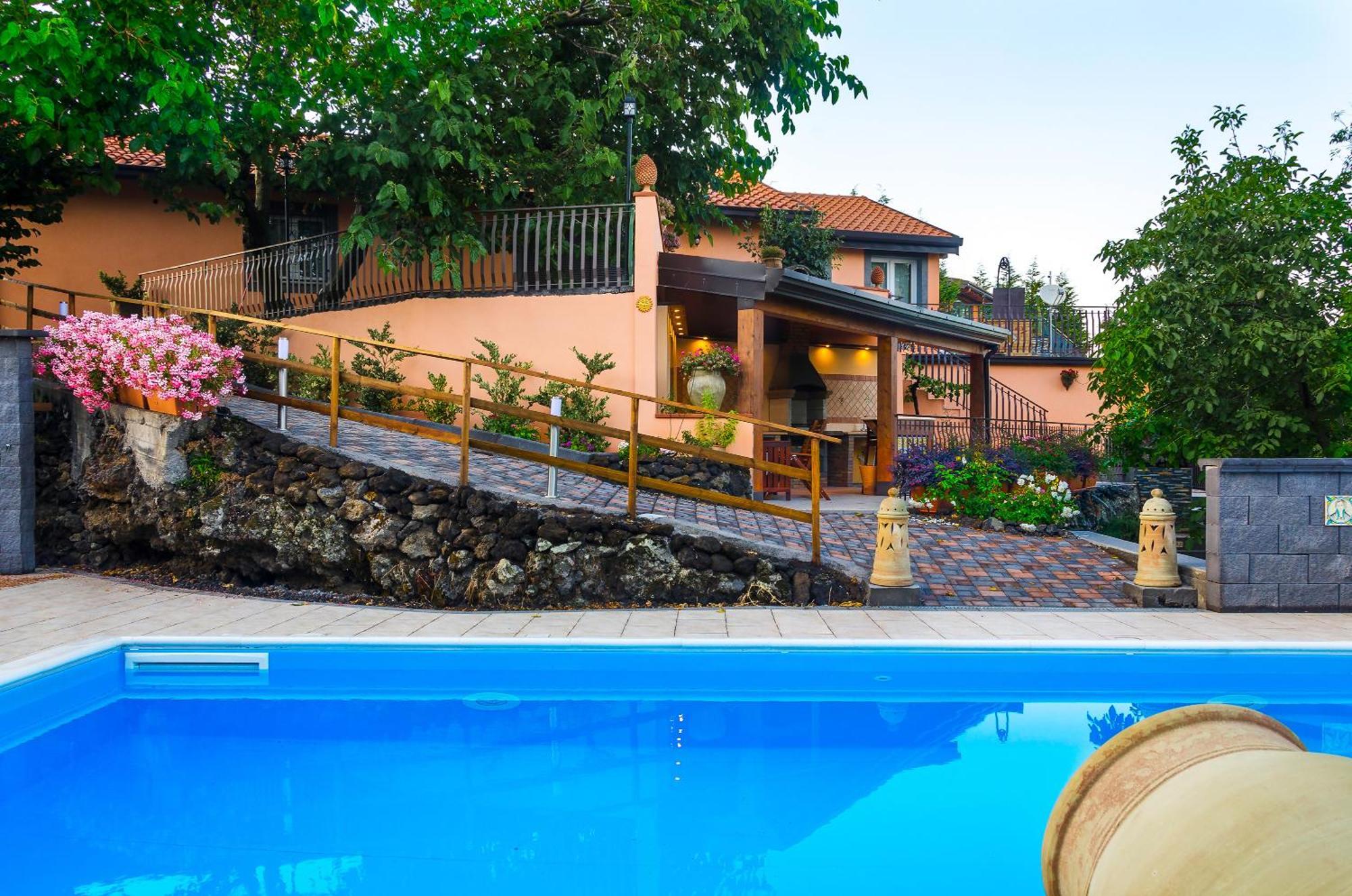 מסקלי Villa Del Gelso Chalet Nel Parco Delletna מראה חיצוני תמונה