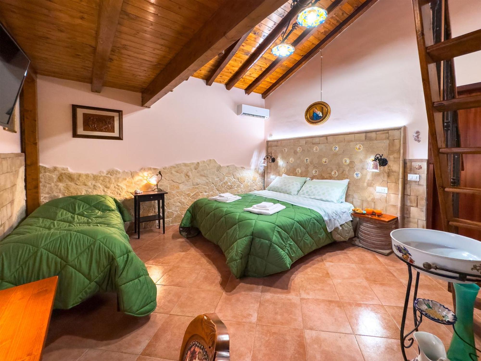 מסקלי Villa Del Gelso Chalet Nel Parco Delletna מראה חיצוני תמונה
