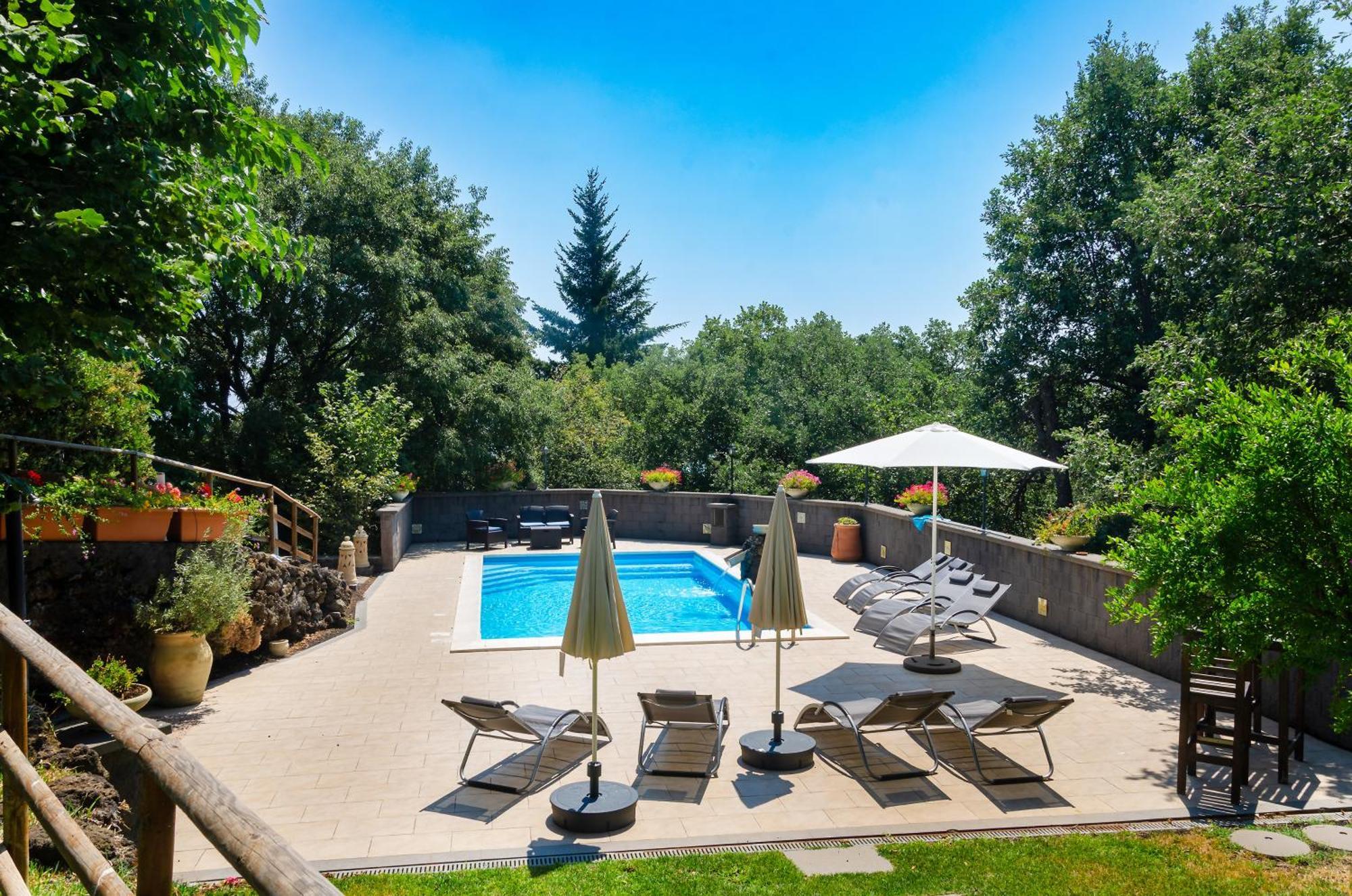 מסקלי Villa Del Gelso Chalet Nel Parco Delletna מראה חיצוני תמונה