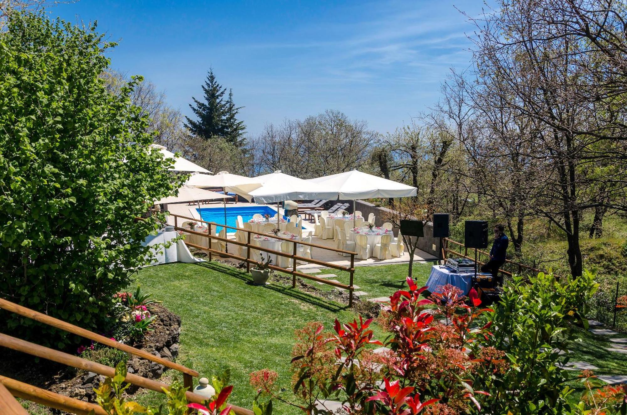 מסקלי Villa Del Gelso Chalet Nel Parco Delletna מראה חיצוני תמונה