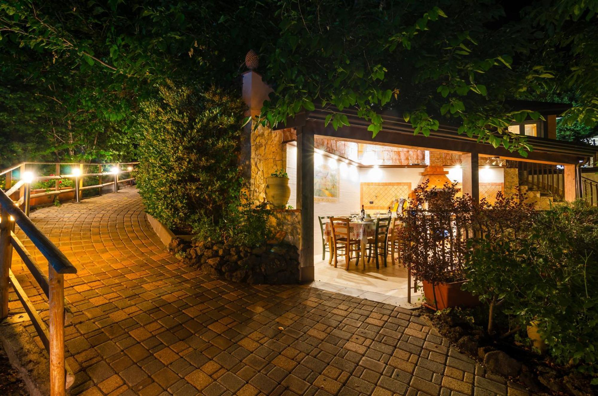 מסקלי Villa Del Gelso Chalet Nel Parco Delletna מראה חיצוני תמונה