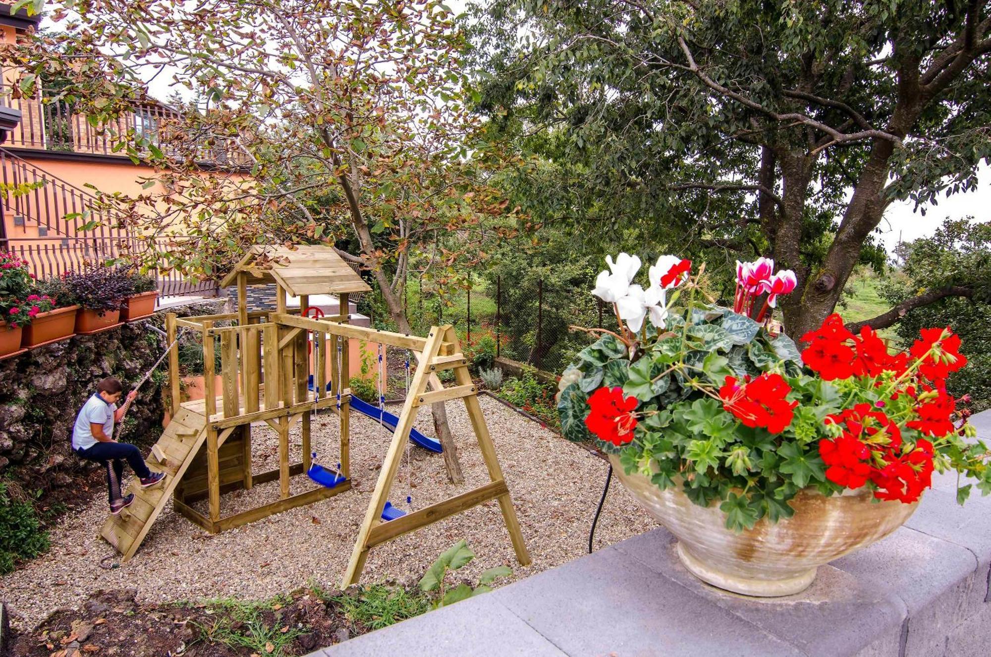 מסקלי Villa Del Gelso Chalet Nel Parco Delletna מראה חיצוני תמונה